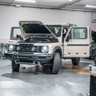 “🚗🔊 Ozvučili jsme INEOS GRENADIER prémiovým sound systémem s kombinací značek HELIX a JL AUDIO! 🎶 Přední reproduktory...